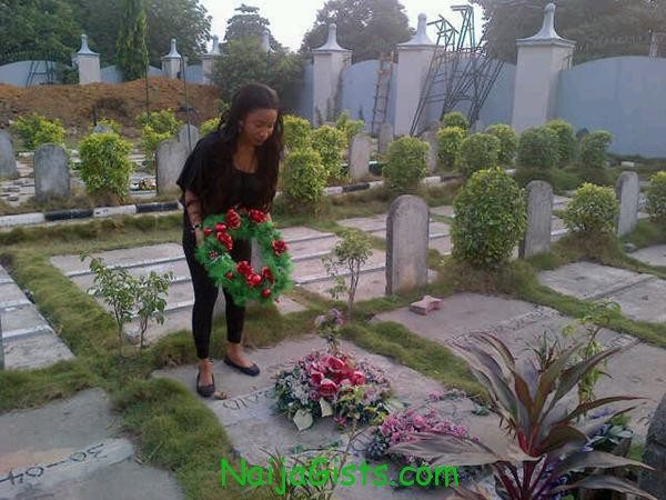 tonto dikeh at dagrin cemetery