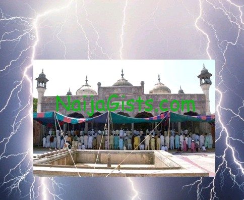 lightning kills bangladesh mosque