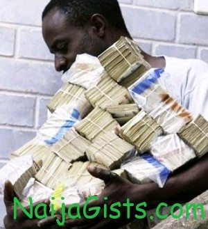 nigerian man arrested dollars lagos airport