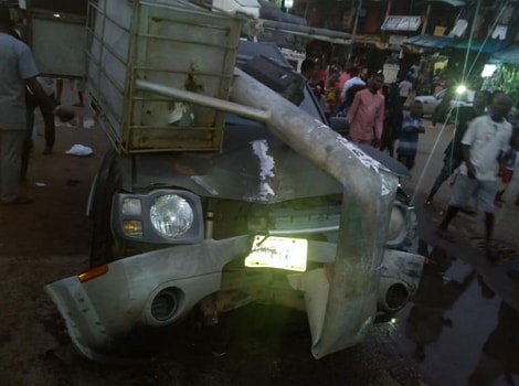 pole crushes car benin city edo state