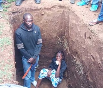 wife jumps into husband grave prevent buria