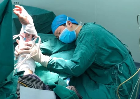 chinese doctor sleeps off surgery