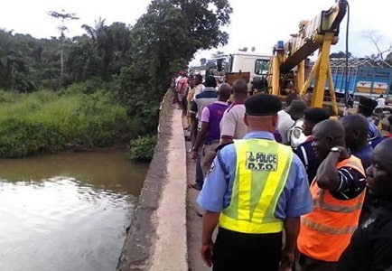 bus plunges into river ogun state