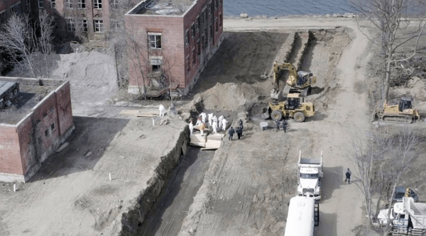 new york buries dead coronavirus victims mass graves